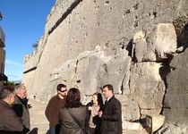 El equipo de restauración de las baterías del Calvario y Santiago, visitan Peñíscola