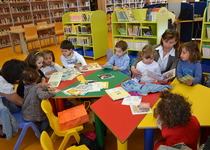 La Ludoteca Municipal de Peñíscola celebra el Día del Libro con la visita a la Biblioteca Municipal