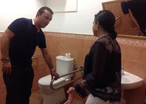 El Ayuntamiento de Peñíscola reabre los aseos de la Plaza de Armas tras las reformas