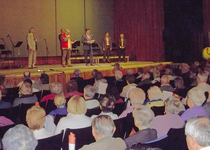 Las autoridades reciben al primer grupo de austriacos