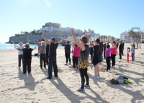 Más de 600 personas han salido a la calle en Peñíscola para disfrutar de la actividad física de la mano de la Universidad Popular