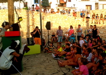 El "Festival de Teatre Infantil al Carrer" de Peñíscola llega a su ecuador con éxito de participación