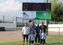 Avanza el Plan de Mejora de Infraestructuras Deportivas en Peñíscola con la renovación del marcador del campo de fútbol