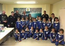 La Policía Local recibe en dependencias policiales a los alumnos de la escuela ISP School de Peñíscola